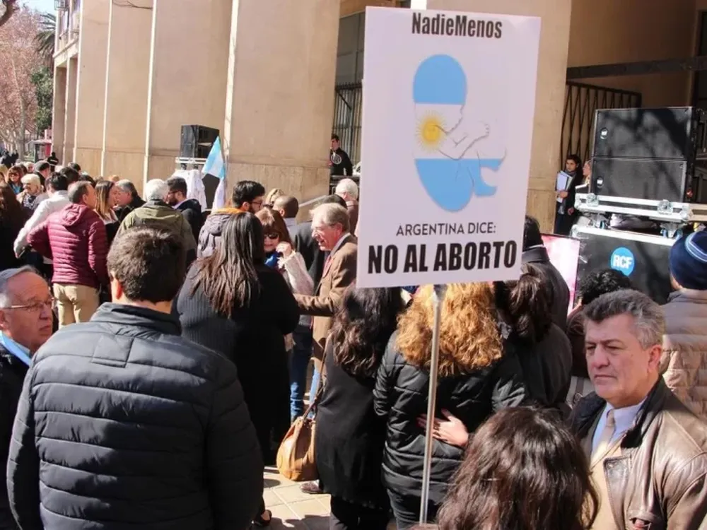Decenas de abogados se manifestaron contra la despenalización del aborto