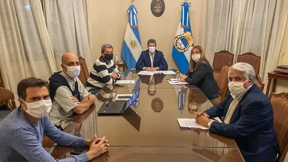 Duros requisitos en peluquerías y más cuidado con los que entren a San Juan