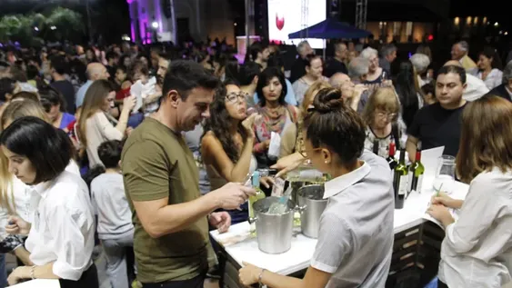 Una multitud brindó por el Día del Malbec