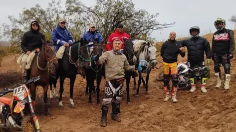 Salieron a andar en moto, se perdieron y los rescató la policía rural