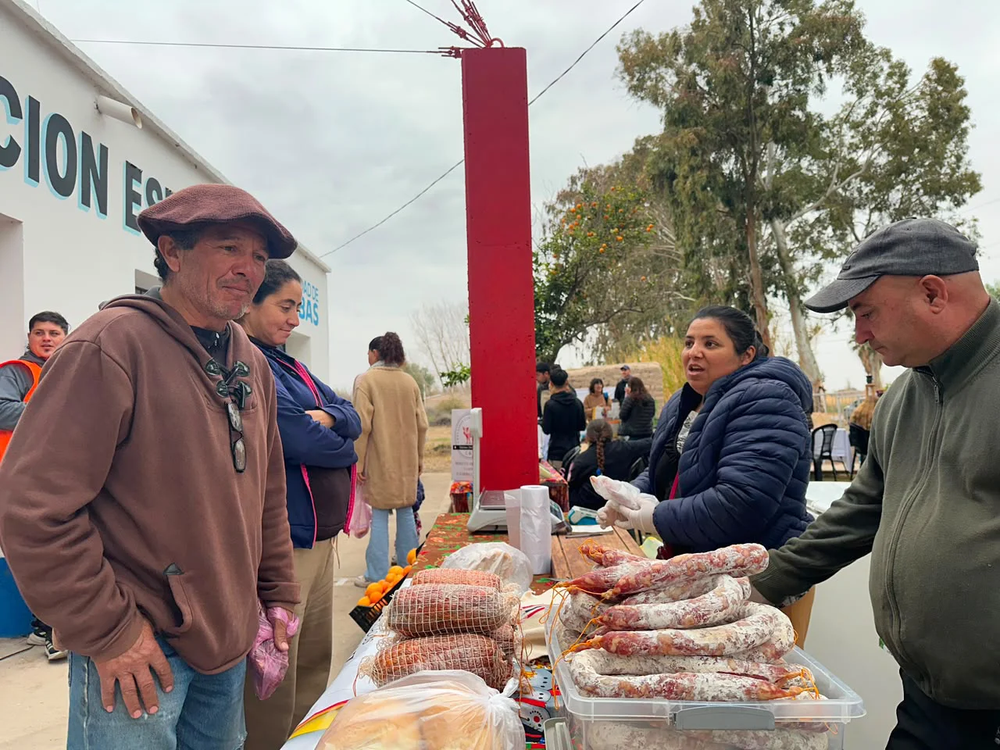 La feria agroproductiva de El Mogote, que se hace a principios de cada mes, acerca a los productores de la zona con sus vecinos.
