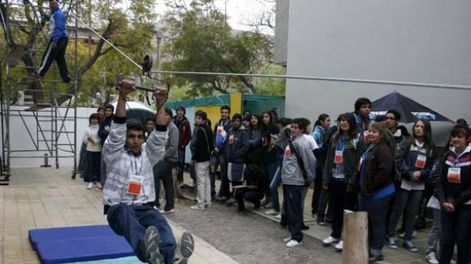 De feria educativa pasó a  ser un campo de deporte