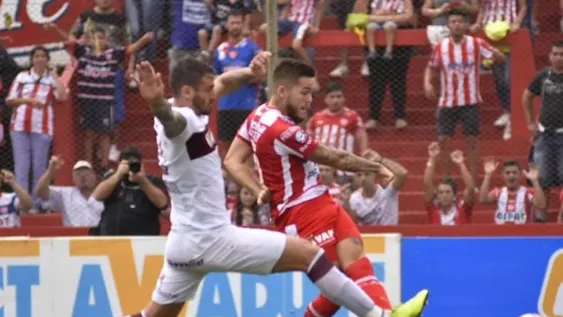 Unión goleó a Lanús 3 a 0 y entró a zona de Sudamericana