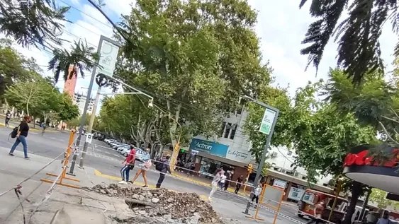 Tras una rotura modificarán varias obras en la peatonal, a tres años de la remodelación