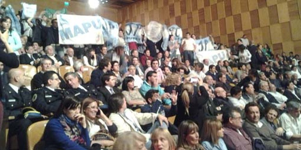 CFK llegó al auditorio y comenzaron los actos centrales de la visita presidencial