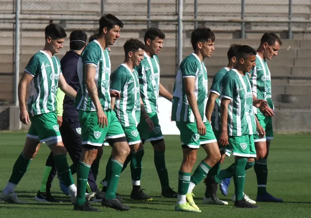 Mientras el Bohemio estira su racha, Sportivo no logra salir