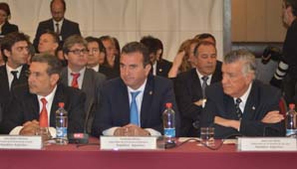 Gioja, “Paco” Pérez y Beder Herrera, juntos en Chile