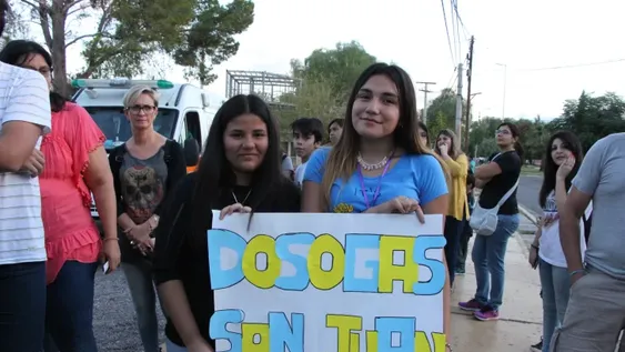 Cientos de jóvenes mostraron su fanatismo a los uruguayos de Dosogas