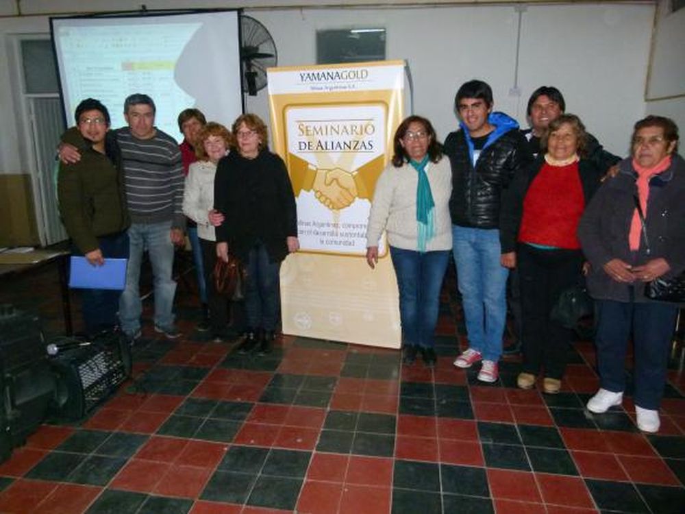 Comedor, gimnasio, techos y riego con plata de Minas Argentinas