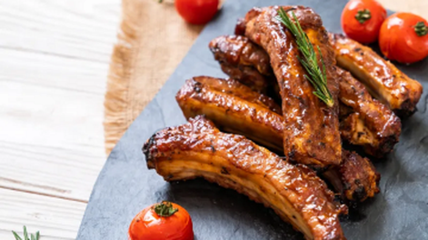 La carne barata que los cocineros eligen porque se despega del hueso sin esfuerzo.