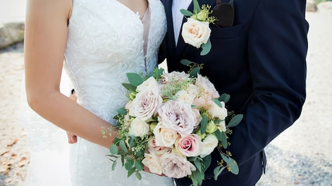 Rechazó la invitación a la boda de su amiga por un detalle que generó debate en las redes