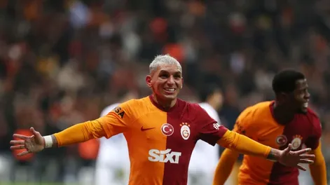 Deseos. Lucas Torreira habló con Román y apura su posible llegada a Boca.