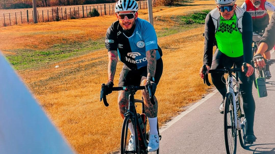 tras la consagracion de belgrano, ulises bueno cumplio su promesa y fue en bicicleta hasta alta gracia