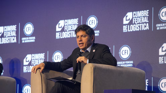 Kicillof respondió a la advertencia de Santilli y cuestionó la paralización de la obra pública nacional durante una cumbre de gobernadores.