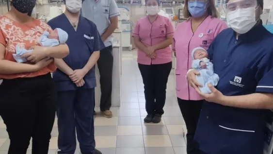 Nacieron con casi 1,5 kg, sus padres estuvieron aislados y recibieron el alta tras 46 días