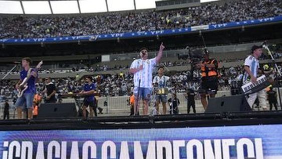 Los Totora pusieron la cumbia en la fiesta argentina