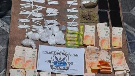 Buscaban herramientas robadas y se toparon con 1.250 porros, cocaína y dinero