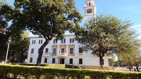 El gobernador de Santiago del Estero pagará un bono de más de $3 millones a los estatales