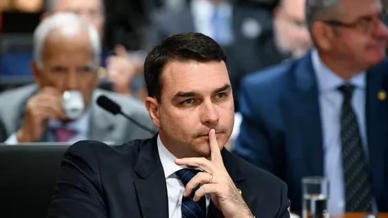 El hijo mayor de Bolsonaro tiene coronavirus