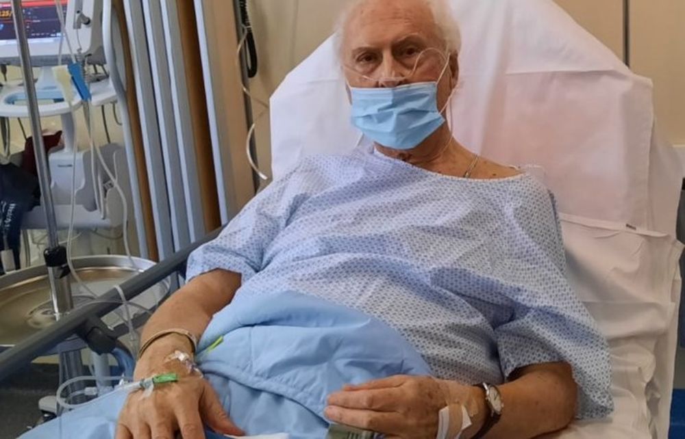 Pino Solanas tiene coronavirus y está internado en París