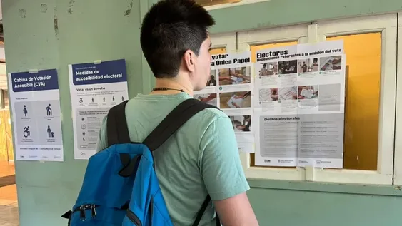 Información en las afueras del aula.