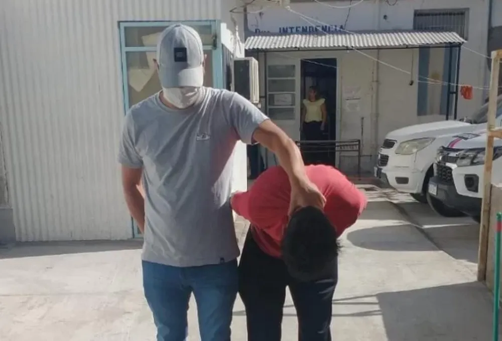 Asaltó con un arma blanca a un hombre, luego le allanaron la casa y lo detuvieron