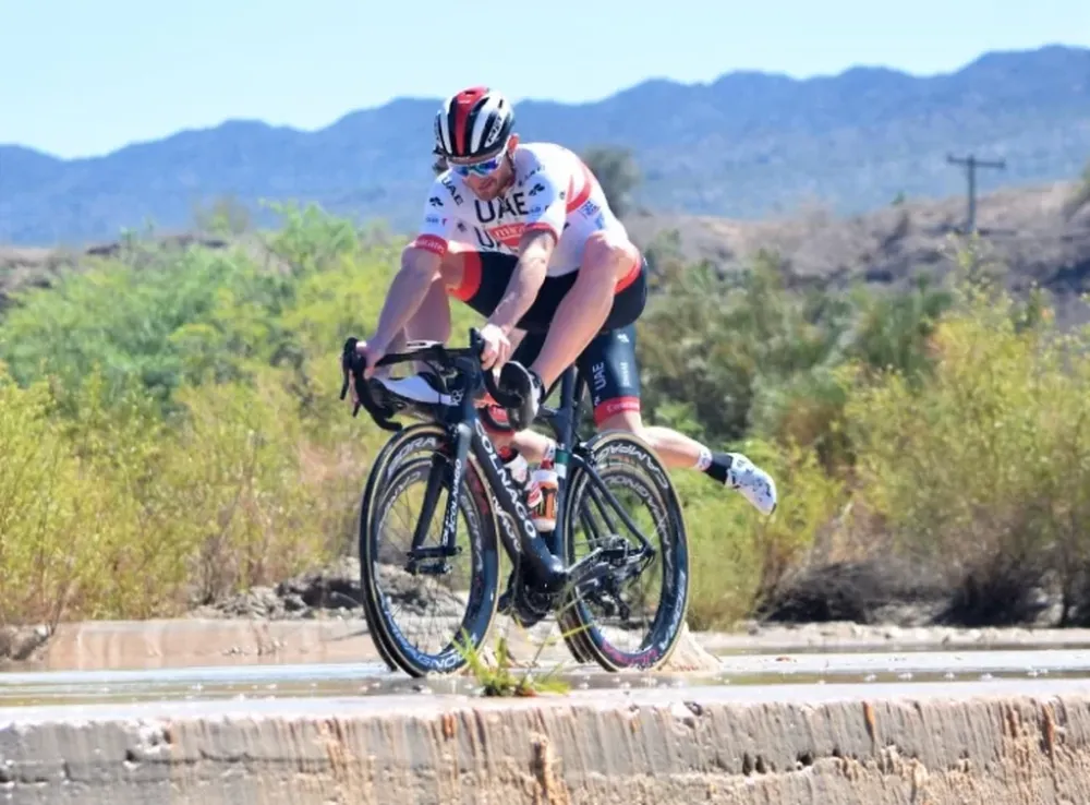 Equilibrio, pinchaduras y risas en un entrenamiento distinto por las crecidas