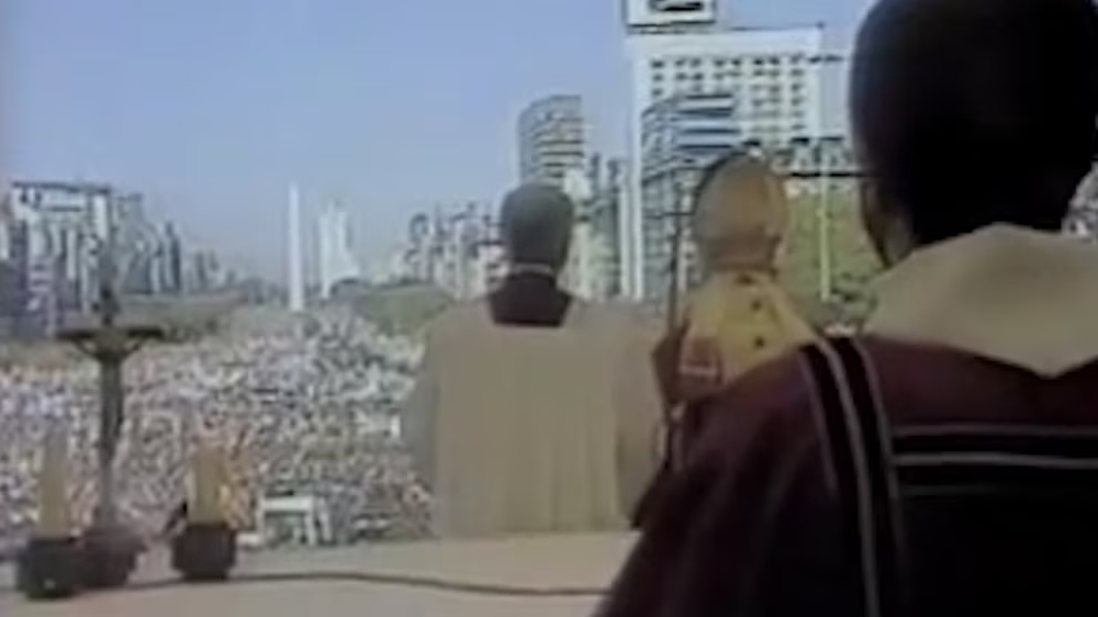 Juan Pablo II en la avenida 9 de Julio.