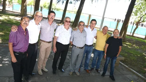 Una cumbre de folcloristas