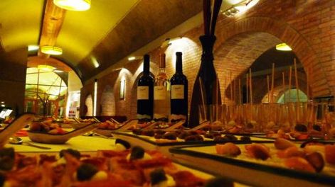 Una cena para poder abrir las puertas de la Casa Sahni