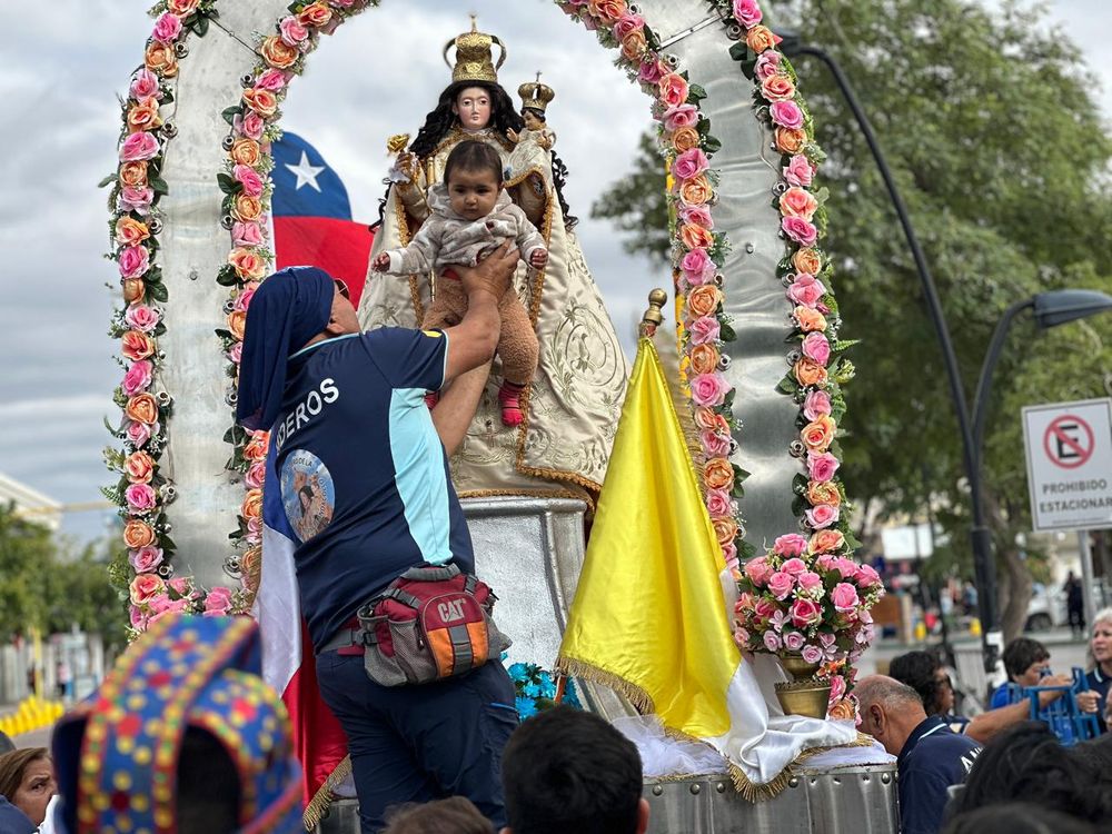 La llegada de la Virgen peregrina de Andacollo de Chile a Rawson revolucionó a los devotos.