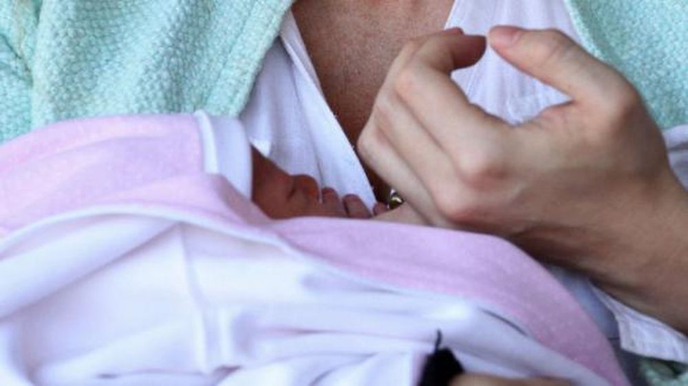 Presentó a su hija