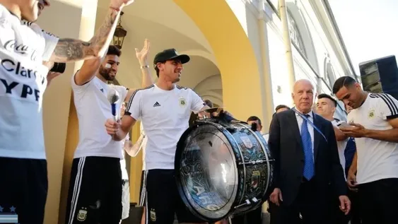 [VIDEO] Los hinchas hicieron un banderazo y los jugadores se prendieron