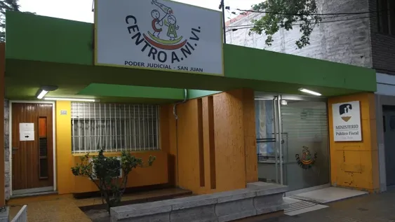 Una mujer recibió un nene para adoptarlo pero abusó de él y terminó corrompiéndolo