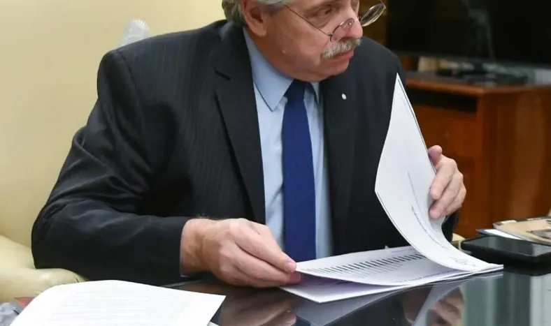 Imputaron a Alberto Fernández en la causa por la contratación de seguros