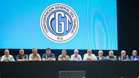 La CGT eligió un nuevo triunvirato y quedó a un paso de la ruptura con el sector de Barrionuevo y la UTA