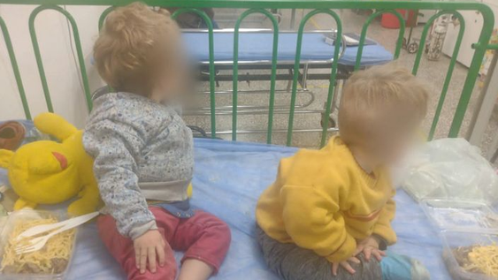 Hallan a dos niños en aparente estado de abandono en una vivienda