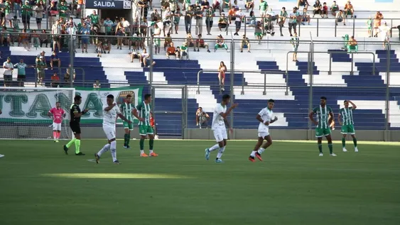 Desamparados no tuvo el debut esperado y perdió en el Bicentenario
