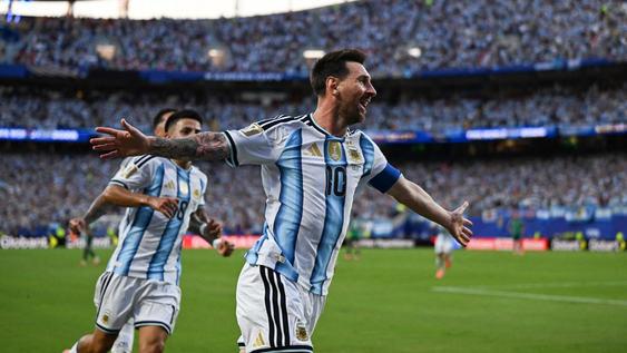 ¡enorme messi! argentina le gano a argelia 3-0 con un hat trick de leo