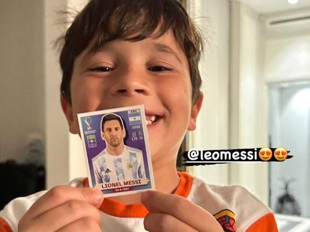 A Mateo Messi le tocó la figurita de Lionel y explotó de alegría