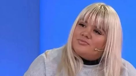 Insólito: una chica festejó su cumpleaños con una torta de More Rial