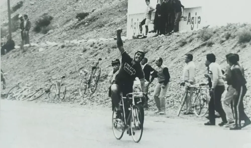 Otro grande más que dejó el pelotón