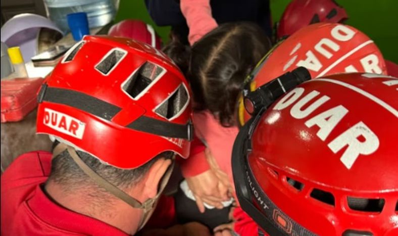 Insólito rescate: una nena de 2 años quedó atrapada en un secarropas y la salvaron los bomberos