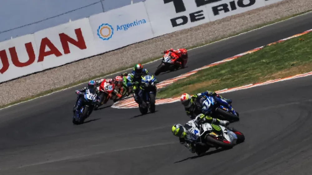 Supersport: Aegerter concretó su doblete en Albardón