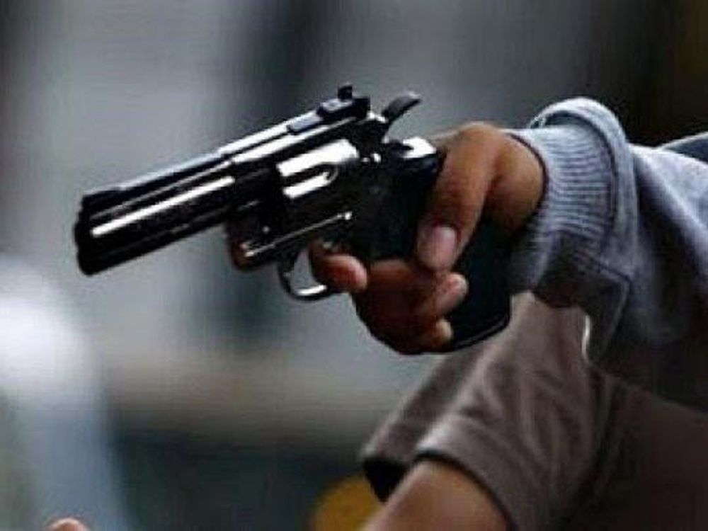 Amenazó a una chica de 14 años con un arma para intentar robarle el celular