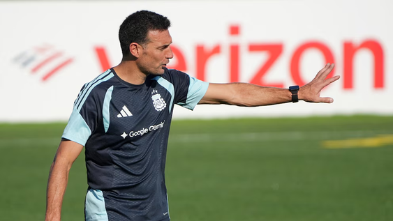 pensando en inglaterra, lionel scaloni sorprendio con una decision en la ultima practica ¿se vienen cambios?