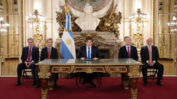 Dos ases bajo la manga de Milei para blindar el equilibrio fiscal