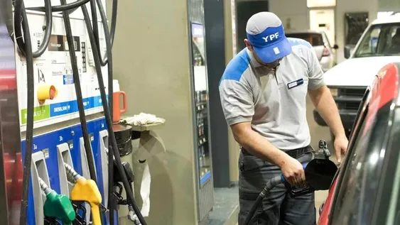 YPF asegura que reforzó el abastecimiento de combustible por Semana Santa