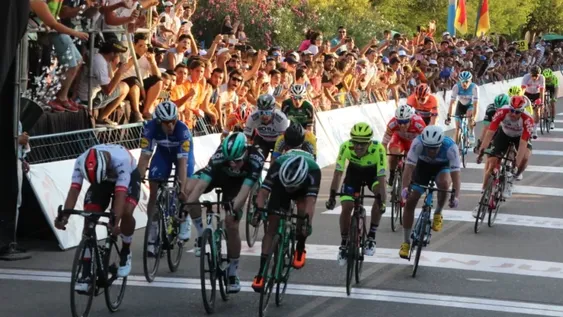 En un emocionante embalaje, Gaviria ganó la primera etapa
