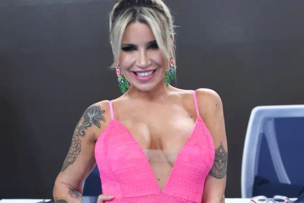 Flor Peña bailó sexy en bikini en un lujoso hotel y dividió aguas entre sus fans